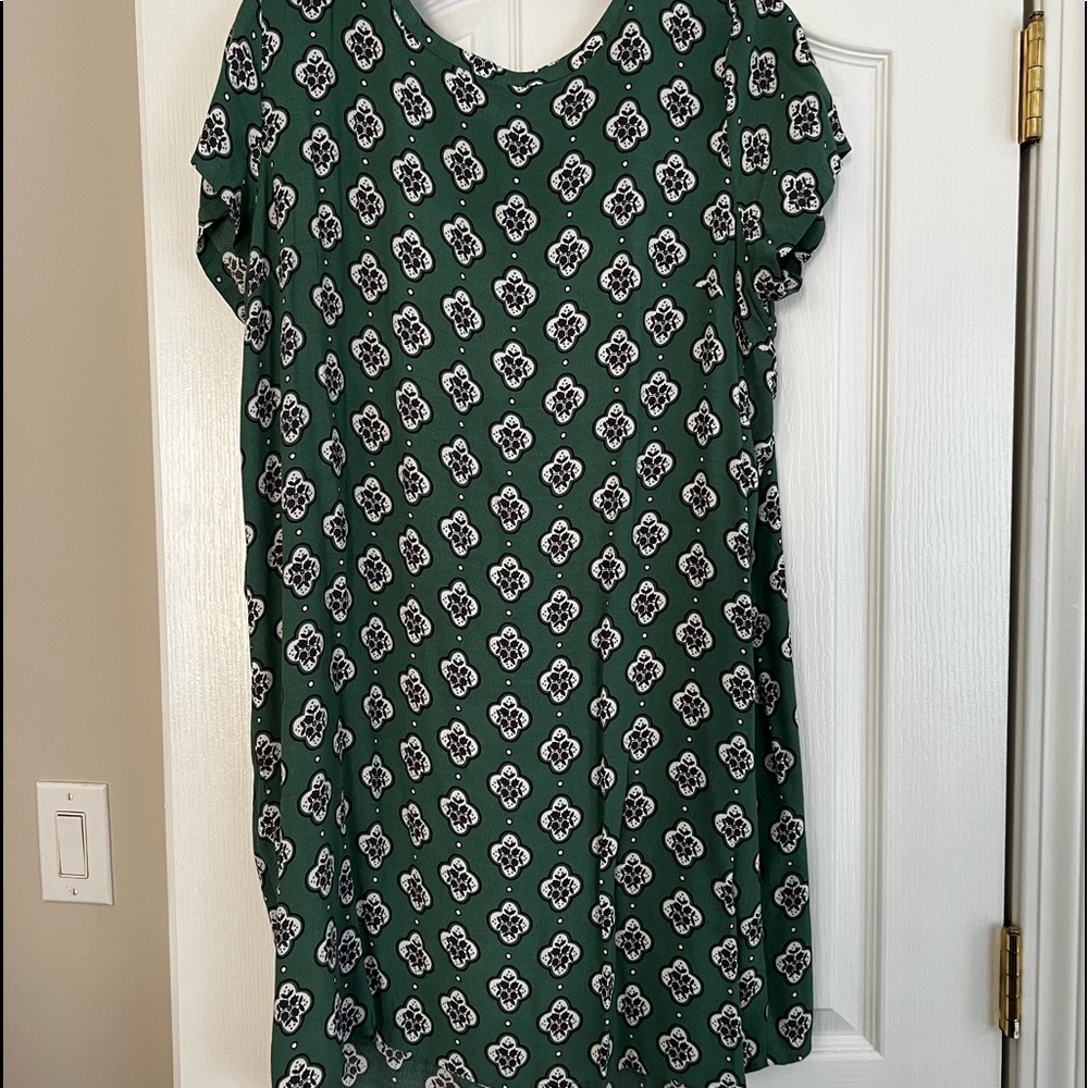LOFT size Large Green medallion dress